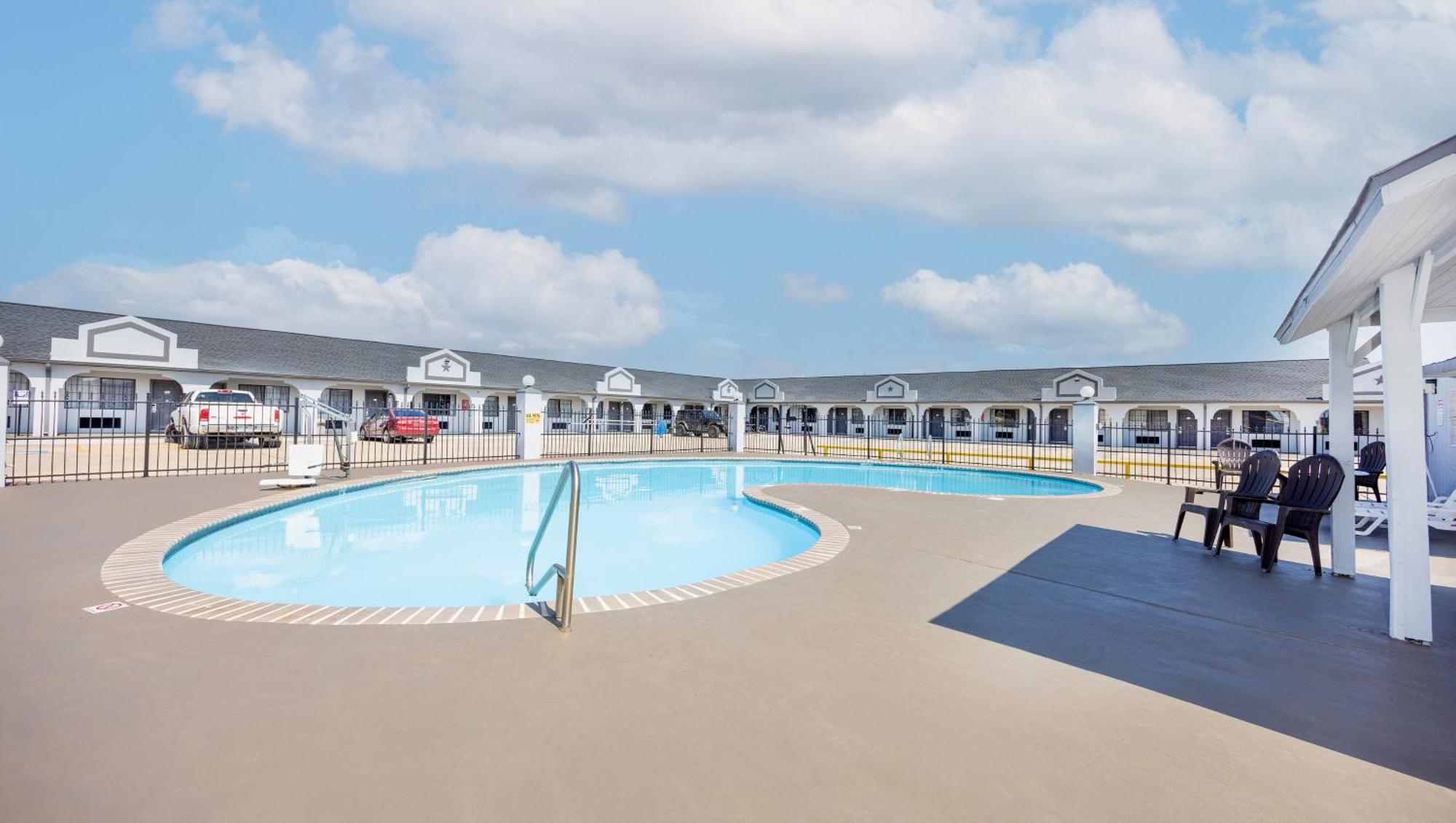 Executive Inn Hondo Eksteriør billede